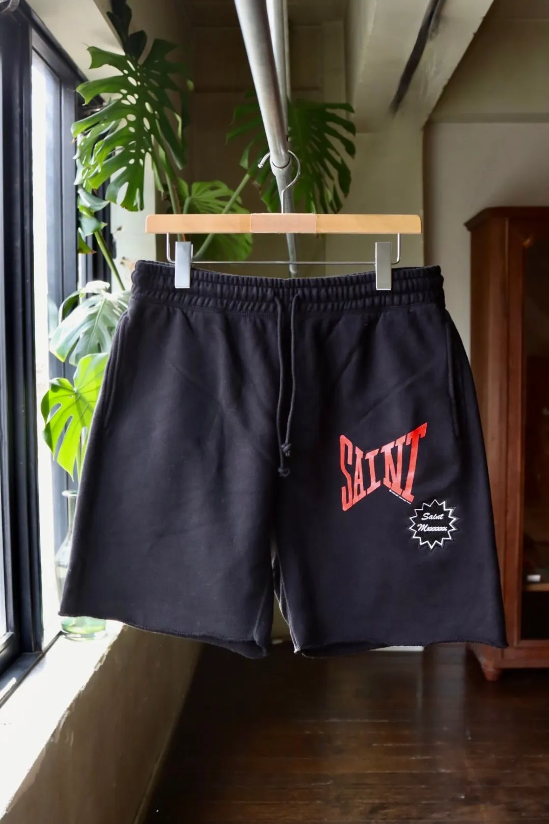 SAINT Mxxxxxx 'SAINT' SWEAT SHORTS/GRY/BLK embroidered SAINT LOGO basic shorts, distressed gray/washed black S-XL, four needles and six threads throughout, produced by a major domestic factory, imported Tajima machine embroidery, washed and distressed, original version